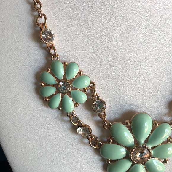 Sea Green Flower Rhinestone Necklace - Picture 2 of 4